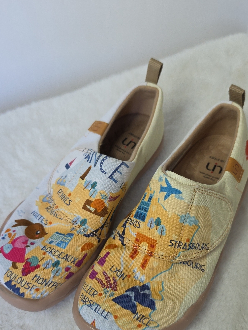 UIN Kids Map-Print Slip-On Sneakers in Yellow, Blue and Beige